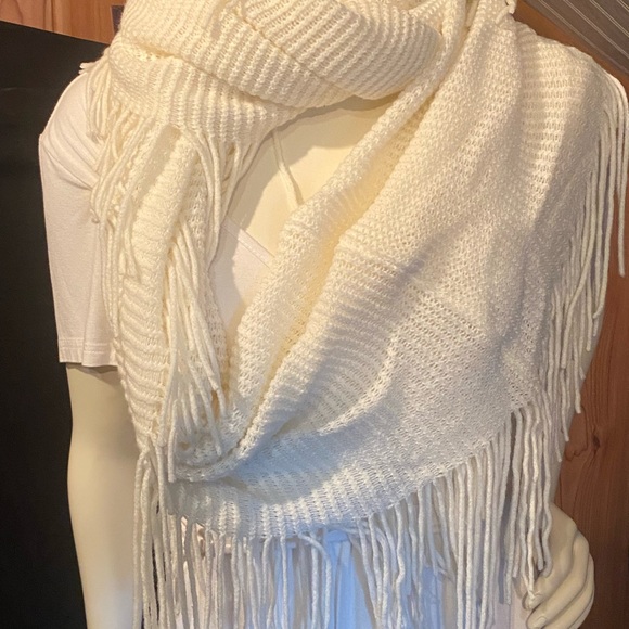 ***BUNDLE****- (5) ladies scarves 🧣 - Picture 9 of 16